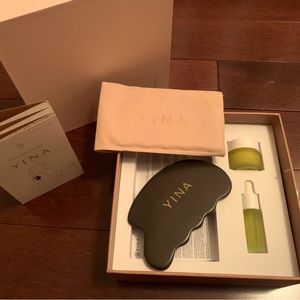 BIAN Stone Gua Sha and guide 
Botanical Serum 5mL RECOVERY Body Treatment 8mL